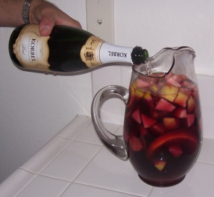 Sangria Pitcher 3 Champagne